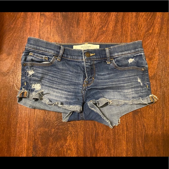 Abercombie & Fitch low rise jean shorts - Picture 2 of 5